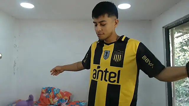 Snapshot of danielitopapuu chatting on September 19, 2:18 pm danielitopapuu online show from September 19, 2:18 pm