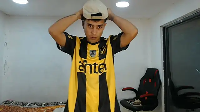 Snapshot of danielitopapuu chatting on September 24, 10:46 pm danielitopapuu online show from September 24, 10:46 pm