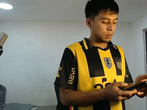 Snapshot of danielitopapuu chatting on October 14, 7:58 pm danielitopapuu online show from October 14, 7:58 pm