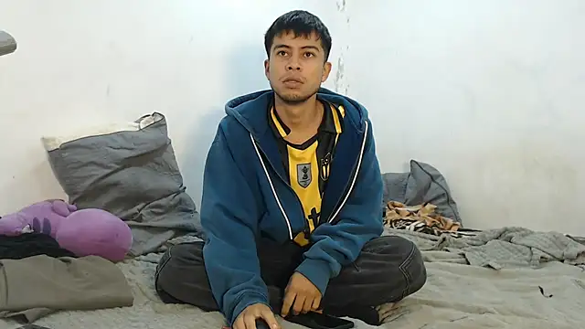 Snapshot of danielitopapuu chatting on October 15, 9:31 am danielitopapuu online show from October 15, 9:31 am