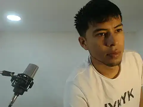 Snapshot of danielitopapuu chatting on October 16, 12:39 pm danielitopapuu online show from October 16, 12:39 pm