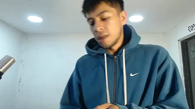 Snapshot of danielitopapuu chatting on October 17, 11:35 am danielitopapuu online show from October 17, 11:35 am