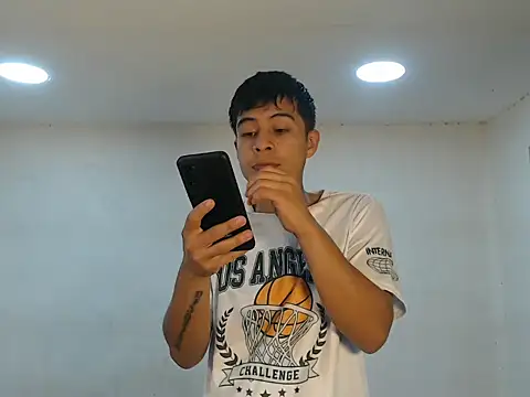 Snapshot of danielitopapuu chatting on October 22, 12:27 pm danielitopapuu online show from October 22, 12:27 pm