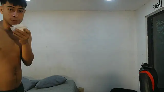 Snapshot of danielitopapuu chatting on October 29, 11:01 am danielitopapuu online show from October 29, 11:01 am