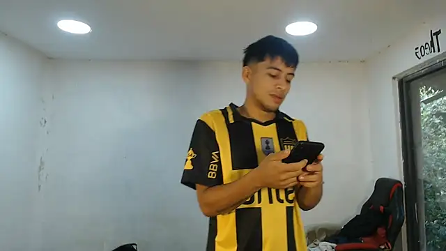 Snapshot of danielitopapuu chatting on October 30, 12:39 pm danielitopapuu online show from October 30, 12:39 pm