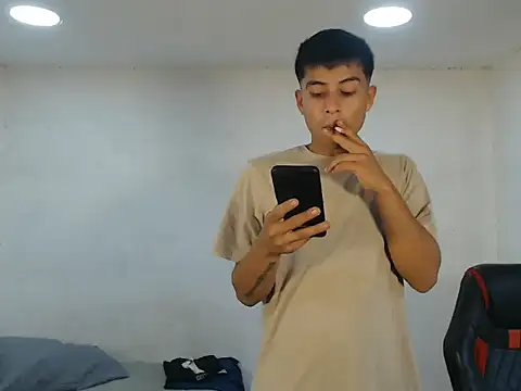 Snapshot of danielitopapuu chatting on November 5, 1:33 pm danielitopapuu online show from November 5, 1:33 pm