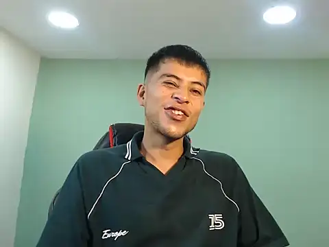 Snapshot of danielitopapuu chatting on November 16, 12:38 am danielitopapuu online show from November 16, 12:38 am