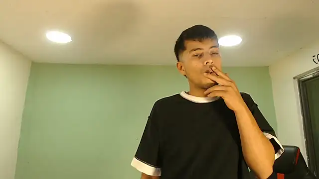 Snapshot of danielitopapuu chatting on December 16, 12:59 am danielitopapuu online show from December 16, 12:59 am