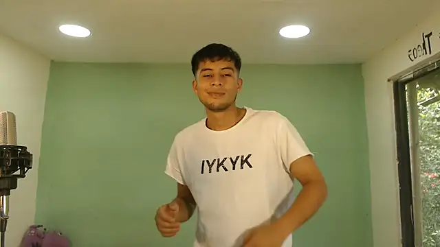 Snapshot of danielitopapuu chatting on December 17, 4:57 pm danielitopapuu online show from December 17, 4:57 pm