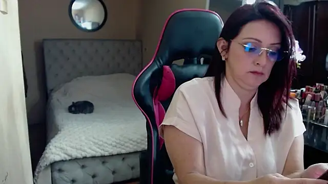Carol Scottt online show from July 9, 5:17 pm