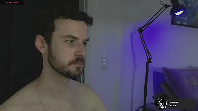 Snapshot of sexxxsutra chatting on February 18, 11:33 pm sexxxsutra online show from February 18, 11:33 pm