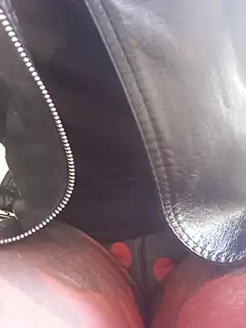 Snapshot of Mishka__ chatting on July 28, 8:23 pm Mishka online show from July 28, 8:23 pm