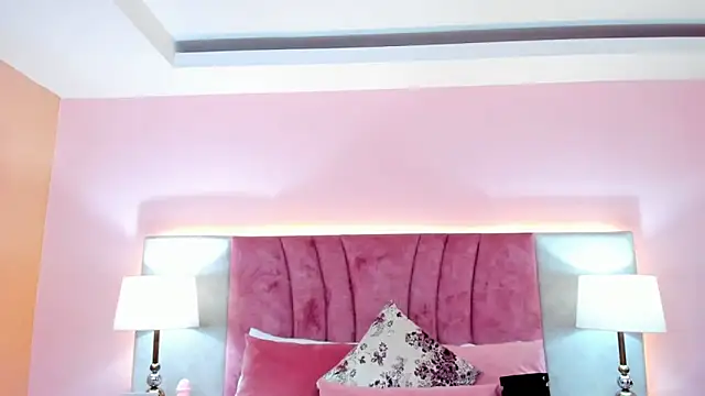 SophiaLaurens online show from January 9, 1:35 pm