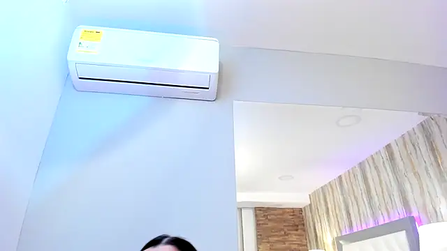 SophiaLaurens online show from February 8, 6:01 pm