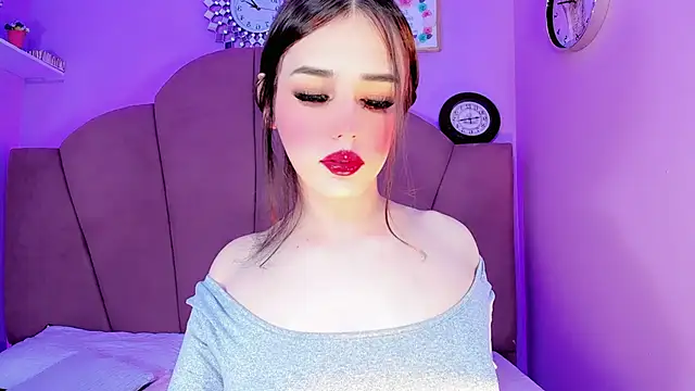 ValeriaAguilar online show from November 1, 8:33 pm