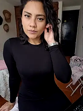 Thaliacooper  online show from December 13, 5:43 pm