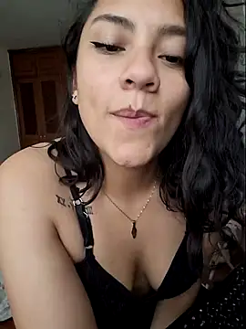 Thaliacooper  online show from December 17, 7:04 pm