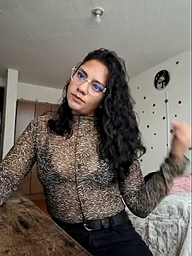 Thaliacooper  online show from October 17, 6:43 pm