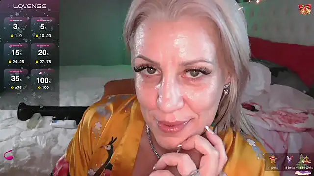 Snapshot of VegasDani chatting on December 20, 8:17 am VegasDani online show from December 20, 8:17 am