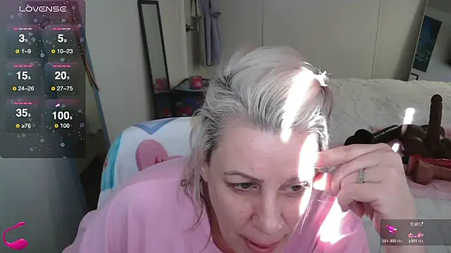 Snapshot of VegasDani chatting on January 12, 9:19 pm VegasDani online show from January 12, 9:19 pm