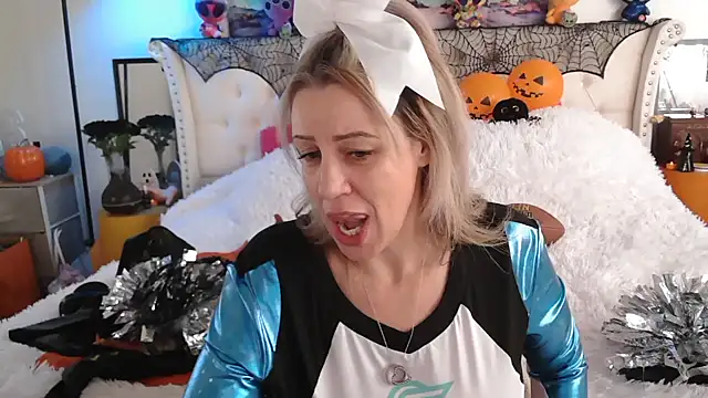 Snapshot of VegasDani chatting on October 24, 3:41 pm VegasDani online show from October 24, 3:41 pm