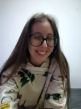 Snapshot of Sarah459 chatting on January 8, 4:33 pm Sarah459 online show from January 8, 4:33 pm