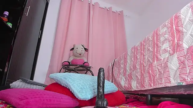 msschloee  online show from February 18, 10:25 pm