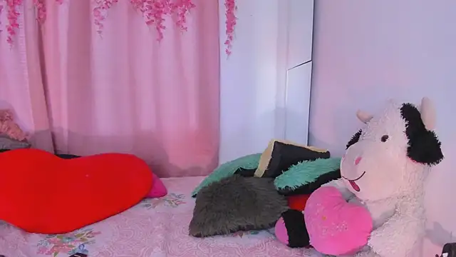 msschloee  online show from November 4, 10:42 pm