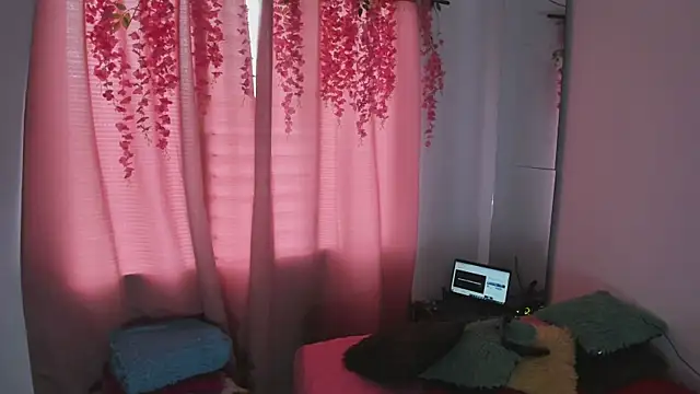 msschloee  online show from November 9, 7:23 pm