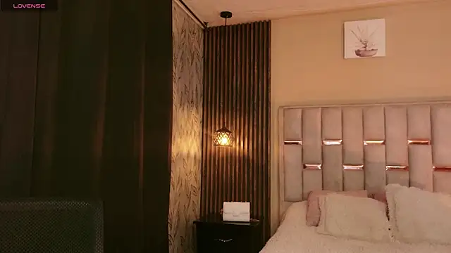 Megan Do Santos online show from January 15, 2:43 pm