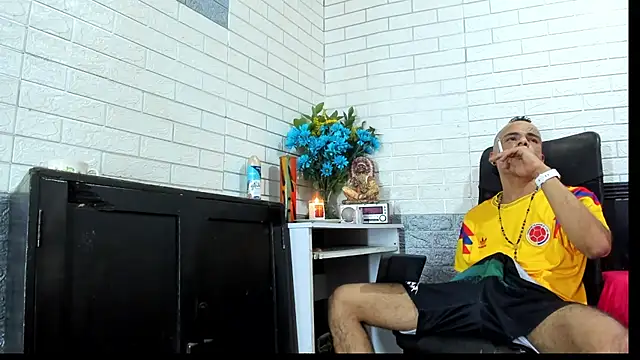 Snapshot of GeorgeZarrate chatting on June 27, 7:30 pm GeorgeZarrate online show from June 27, 7:30 pm