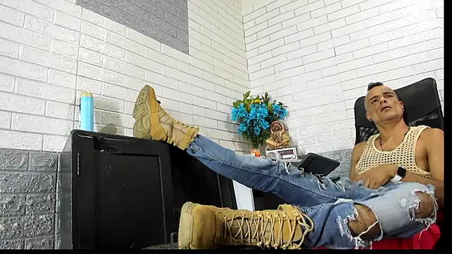 Snapshot of GeorgeZarrate chatting on June 29, 7:36 pm GeorgeZarrate online show from June 29, 7:36 pm