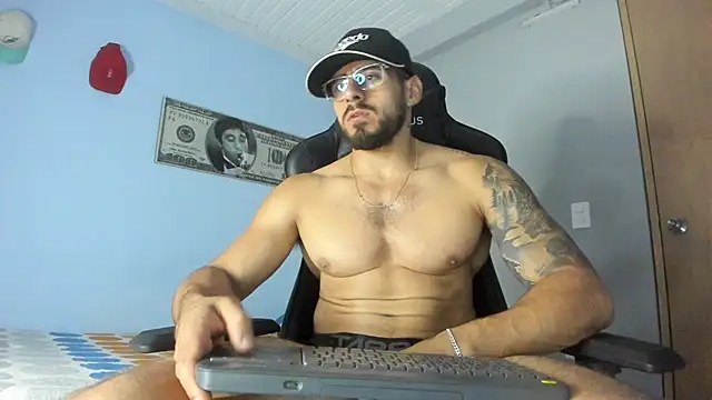 Snapshot of _Poseidon1_ chatting on January 10, 1:10 am Poseidon1 online show from January 10, 1:10 am