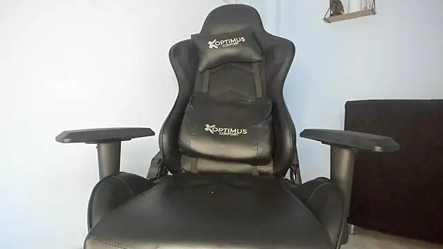Snapshot of _Poseidon1_ chatting on February 15, 1:31 am Poseidon1 online show from February 15, 1:31 am