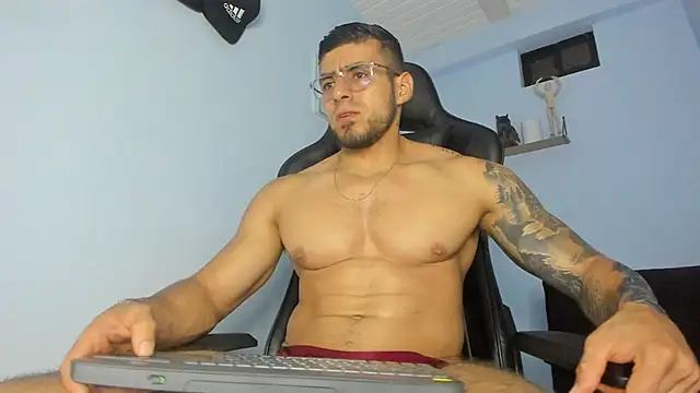 Snapshot of _Poseidon1_ chatting on February 22, 9:45 am Poseidon1 online show from February 22, 9:45 am