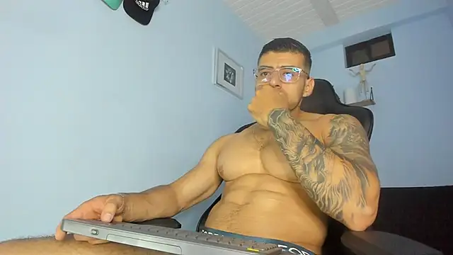 Snapshot of _Poseidon1_ chatting on March 22, 2:37 am Poseidon1 online show from March 22, 2:37 am