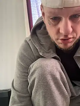 Snapshot of VixyGang chatting on March 8, 7:28 pm VixyGang online show from March 8, 7:28 pm