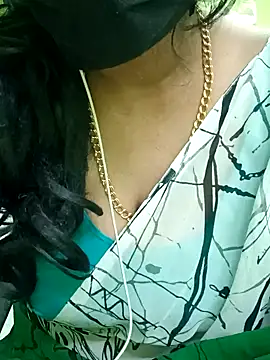 Snapshot of Aishu-tamil09 chatting on December 16, 4:49 pm Aishu-tamil09 online show from December 16, 4:49 pm