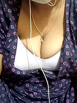 Snapshot of Aishu-tamil09 chatting on March 1, 5:27 pm Aishu-tamil09 online show from March 1, 5:27 pm