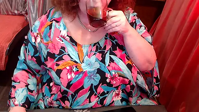 Snapshot of RoseRed69 chatting on May 5, 6:21 am RoseRed69 online show from May 5, 6:21 am