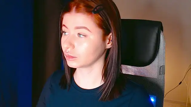 xoxoavi online show from January 10, 5:45 pm