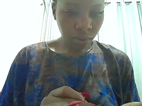 Snapshot of Queen_loveer chatting on June 4, 8:42 am Queen loveer online show from June 4, 8:42 am