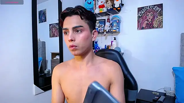 OwenBluee online show from February 8, 5:27 pm