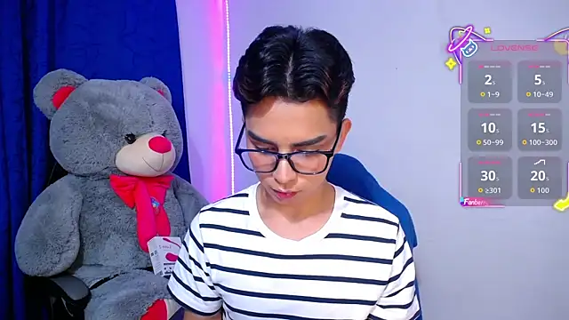 OwenBluee online show from April 23, 9:52 am