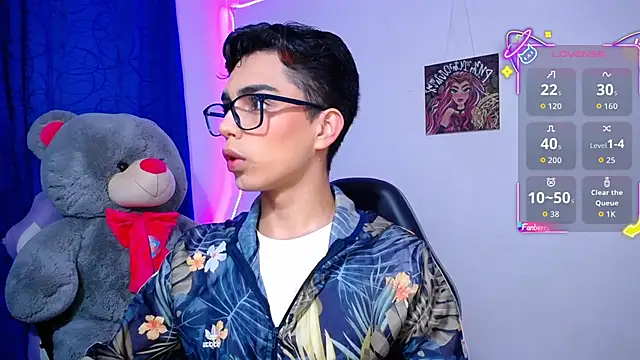 OwenBluee online show from May 3, 11:11 pm