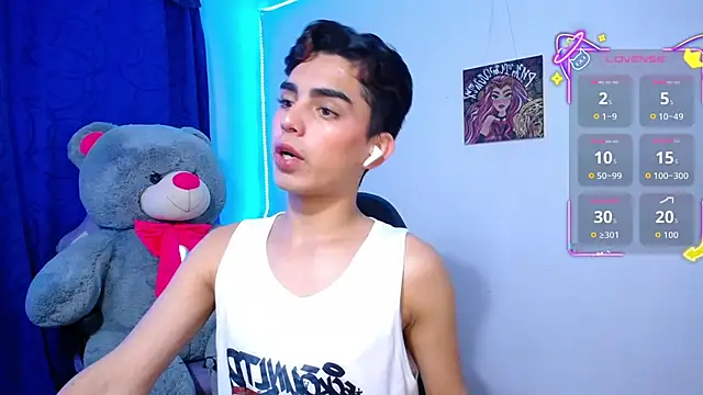 Snapshot of OwenBluee chatting on May 8, 5:07 pm OwenBluee online show from May 8, 5:07 pm