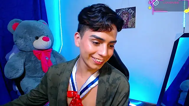Snapshot of OwenBluee chatting on June 3, 6:27 am OwenBluee online show from June 3, 6:27 am