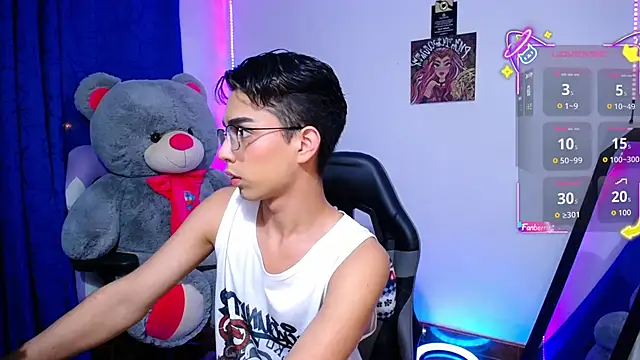 OwenBluee online show from June 20, 6:38 am