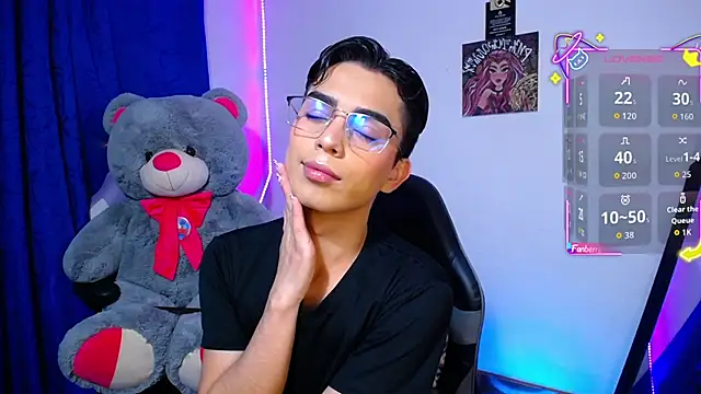 OwenBluee online show from June 21, 6:27 am