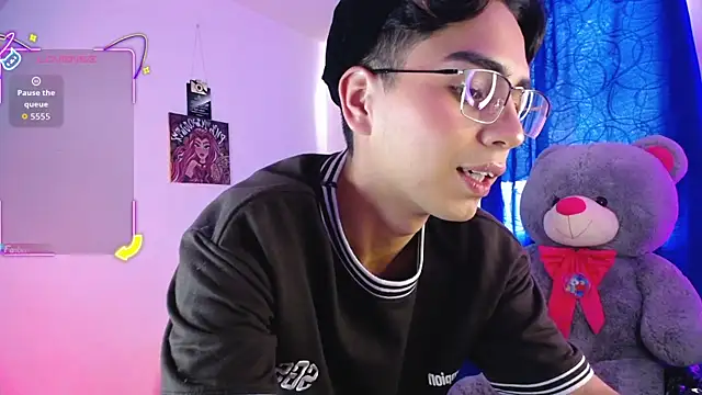 OwenBluee online show from July 12, 3:03 pm